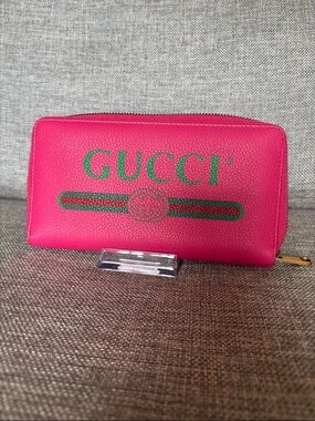 Gucci Hot Pink Leather Zip Wallet with Green Logo